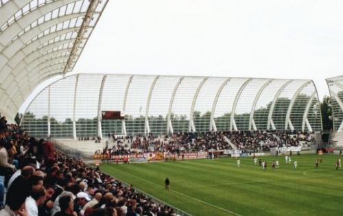 Stade de La Licorne  - Hintertortribüne von Gegenseite gesehen