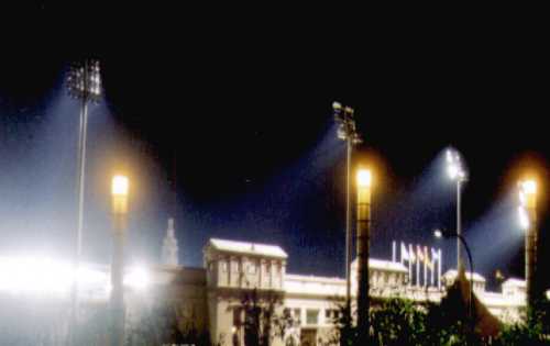 Olympiastadion Montjuic bei Dunkelheit