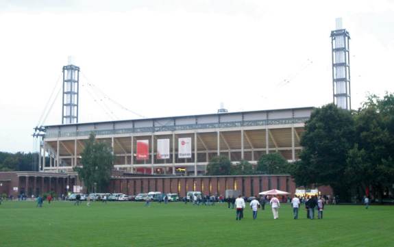 RheinEnergie Stadion - Außenansicht