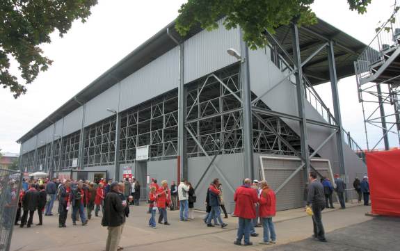 Stadion am Bruchweg - Hintertortribüne Rückansicht