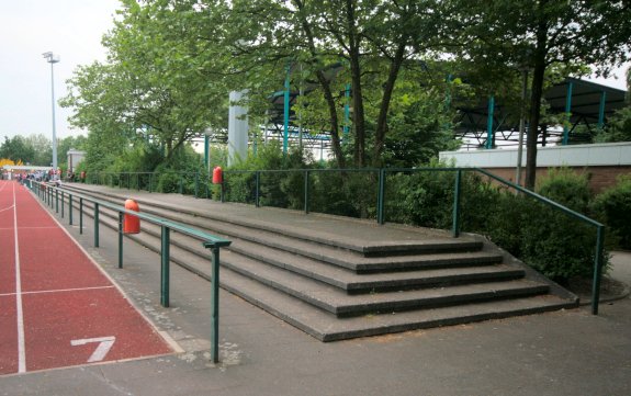 Sportpark Niederheid Hauptplatz