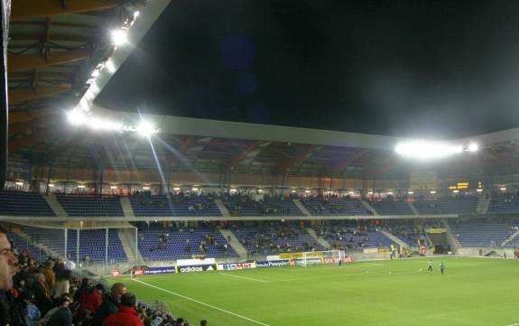 Stade Bonal - Hintertorbereich mit Gäste'käfig'